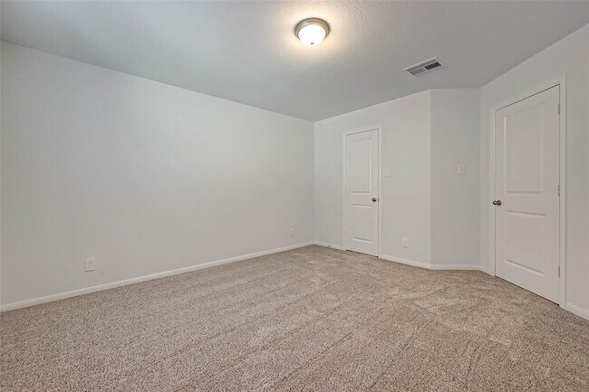 Building Photo - 939 Summer Vlg Wy