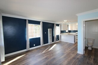 Building Photo - Beautiful 2 bedroom 1.5 bathroom available for rent now