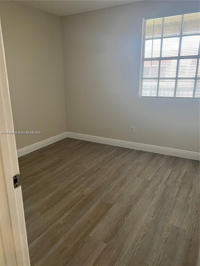 Building Photo - 1263 SW 46th Ave