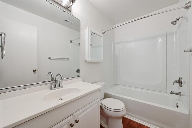 Building Photo - 2409 Berkett Dr