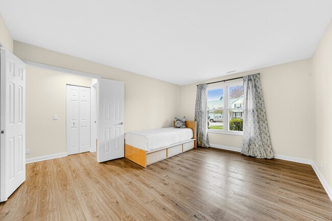 Building Photo - 1257 N Streamwood Ln