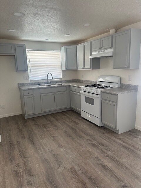 Building Photo - 565 Harbor Dr