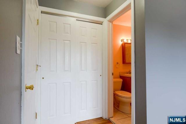 Building Photo - 395 S Park St