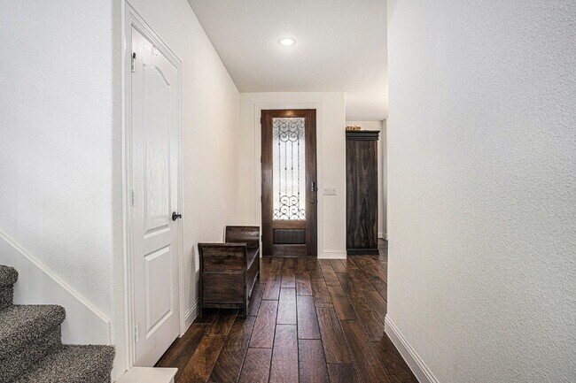 Building Photo - Exquisite 5-Bedroom, 3.5-Bath on 0.46 Acre...
