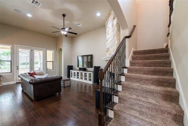 Building Photo - 407 Indianwood Dr
