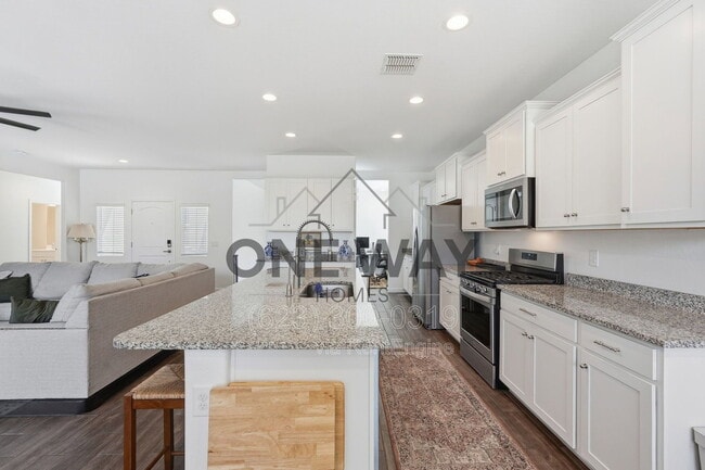 Building Photo - 30558 W Clarendon Ave