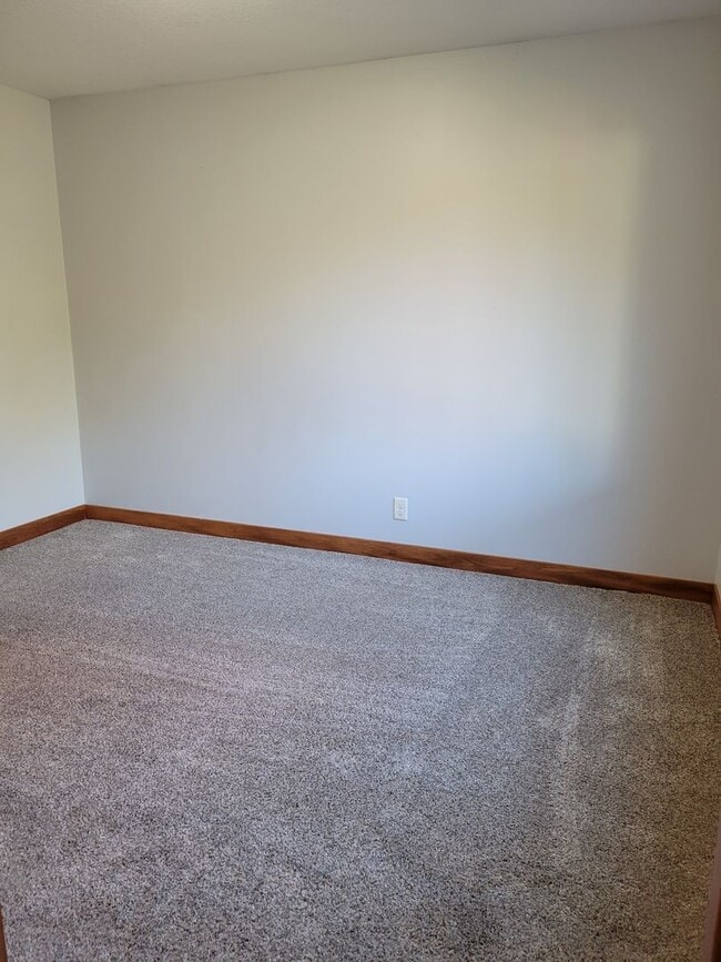 Building Photo - One Level Townhouse