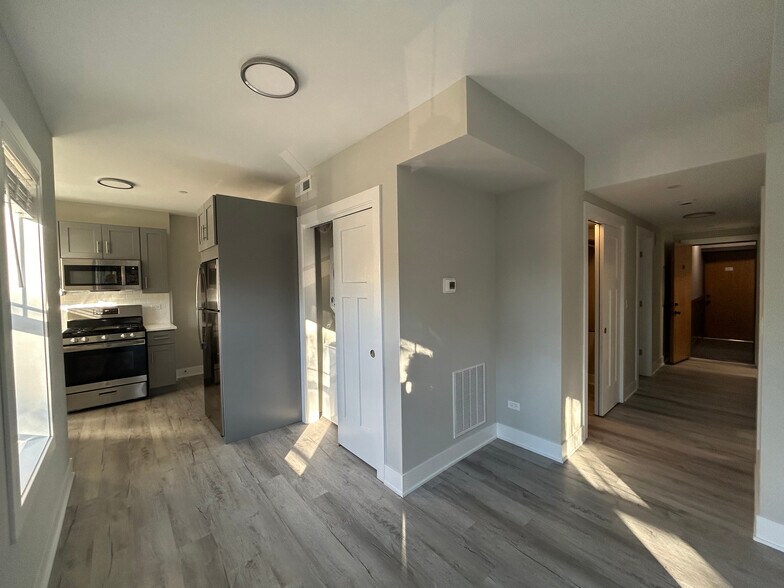 Building Photo - 1131 Oak Ave