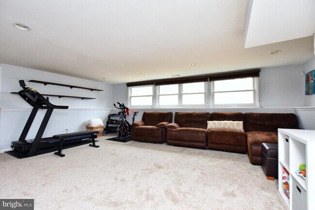 Building Photo - 1022 Haral Pl