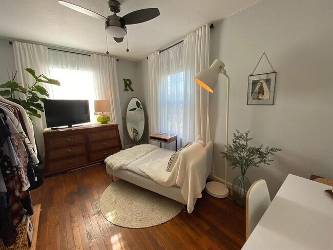 Building Photo - 1804 Adina St