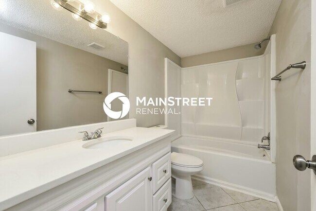 Building Photo - 3 Bedroom Pet-Friendly Home in SARASOTA, FL with Main Street Renewal