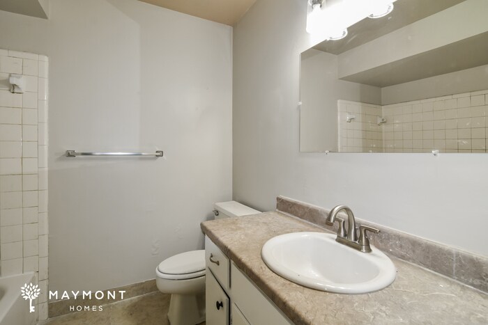 Building Photo - 5817 Carriage Brook Rd