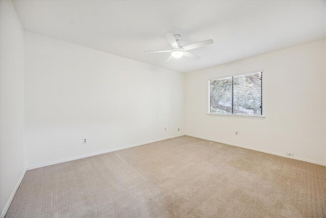 Building Photo - 13004 Sinton Ln