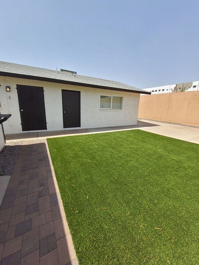Building Photo - 5040 N 18th Ave