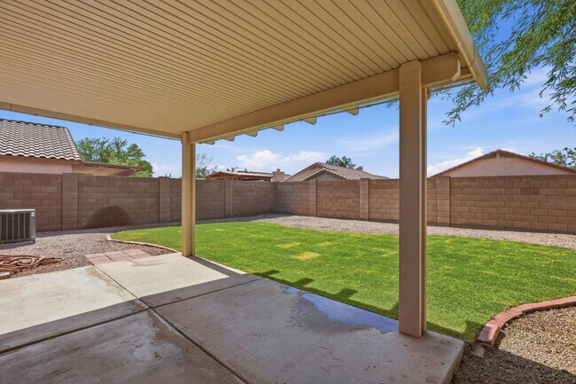 Building Photo - 15033 W Ventura St