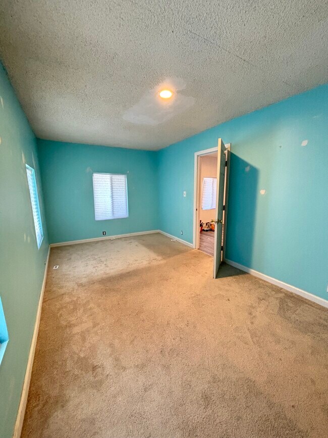 Building Photo - 1851 E 43rd St