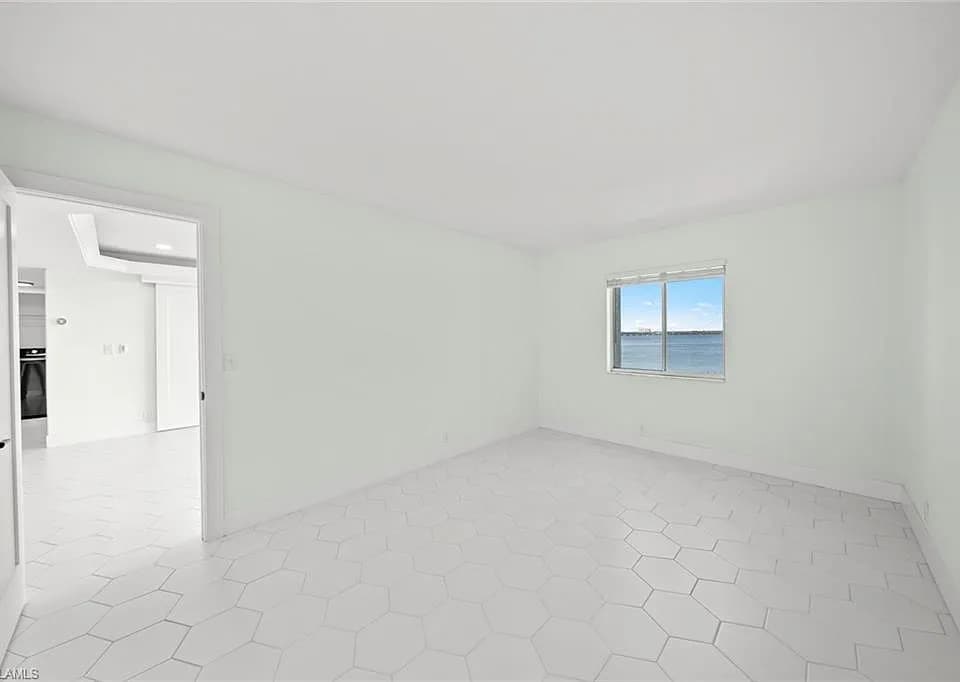 Building Photo - 2885 Palm Beach Blvd