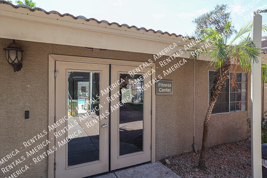 Building Photo - 1720 E Thunderbird Rd