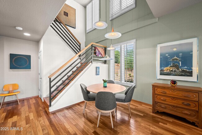 Building Photo - 17 W Vernon Ave