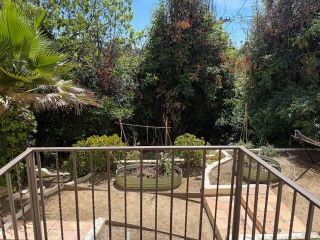 Building Photo - 3266 1/2 W Descanso Dr