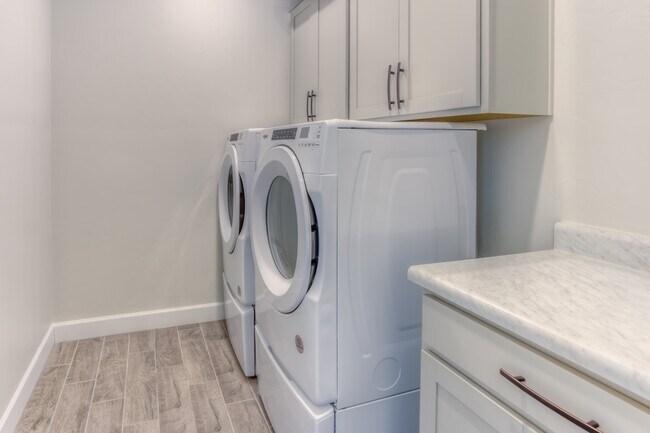 Building Photo - 5545 S Adero Cyn Trl