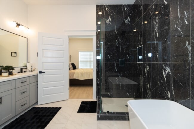 Building Photo - 4902 Higgins St