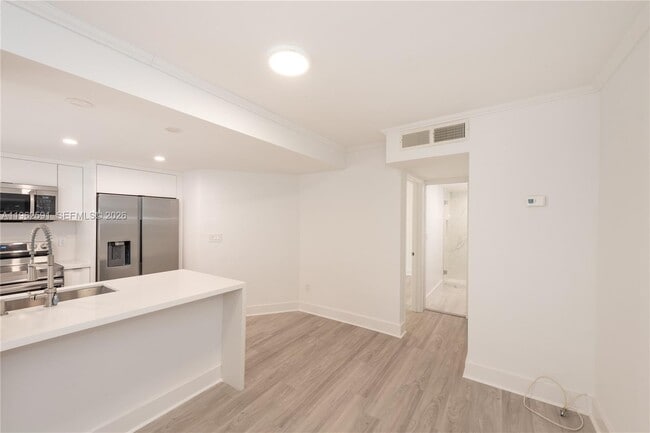 Building Photo - 230 Sunrise Dr