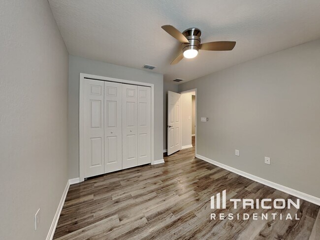 Building Photo - 705 Persian Dr