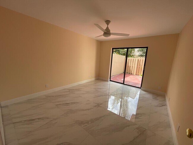 Building Photo - 616 Executive Center Dr