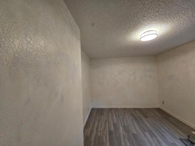 Building Photo - 474 Royal Ann Way