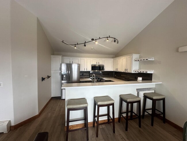Building Photo - 3305 Columbine Dr