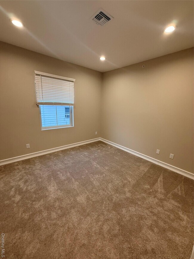 Building Photo - 122 Greenwich Ave