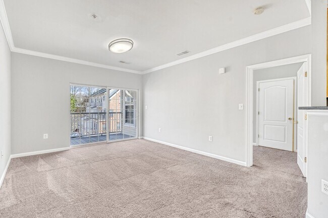 Building Photo - Great 2 Bedroom; 2 Bathroom condo in Manas...