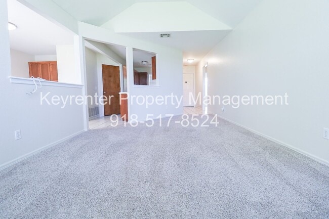 Building Photo - 2 Bed 1 Bath House in Claremore