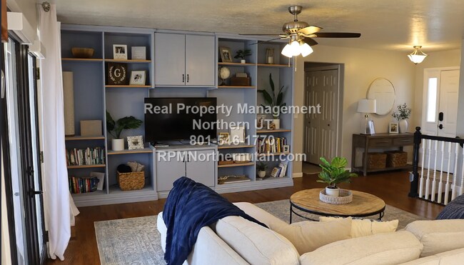 Building Photo - Large 5 bedroom home coming available in Layton