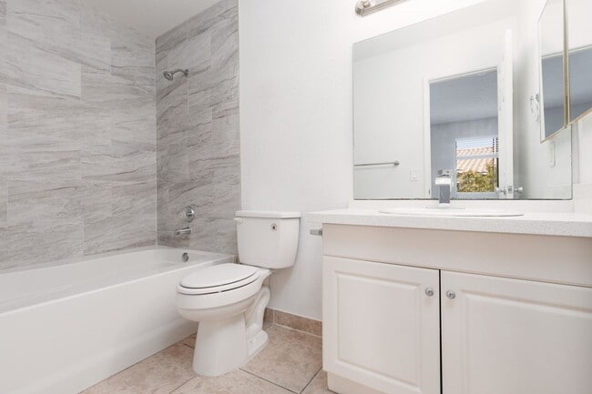 Building Photo - Recently renovated 3 br unit on 2nd floor of gated Desert Shores community