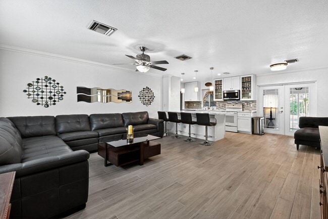 Building Photo - 407 Highwood Cir