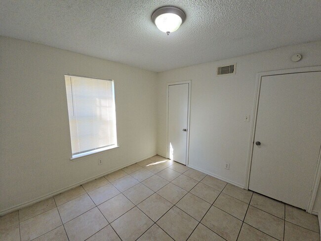 Building Photo - 1307 Brenda Ln