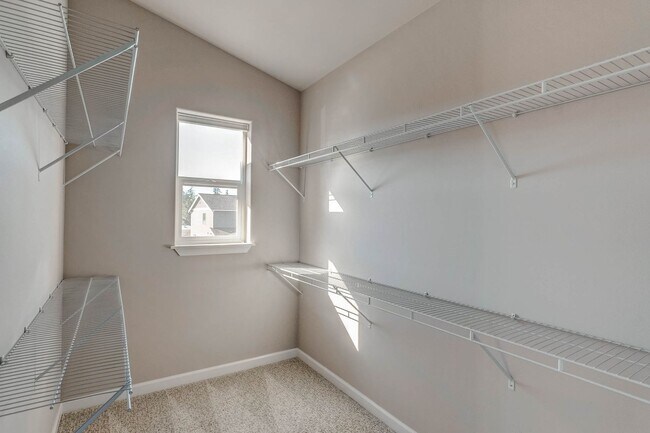 Building Photo - Beautiful Home in Newer Neighborhood
