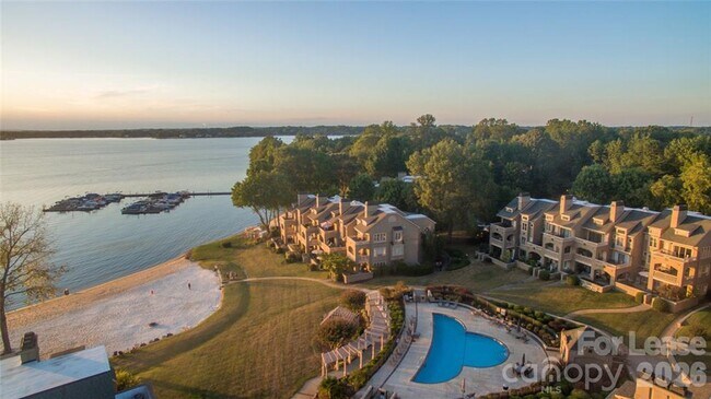 Building Photo - 2 Bedroom Condo in  Portside at Davidson Landing!