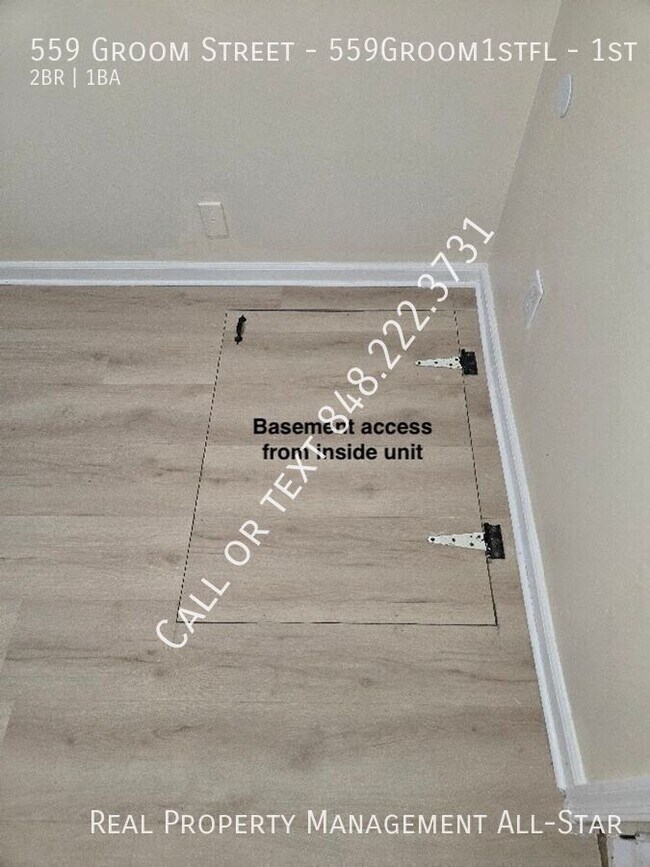 Building Photo - 559 Groom St