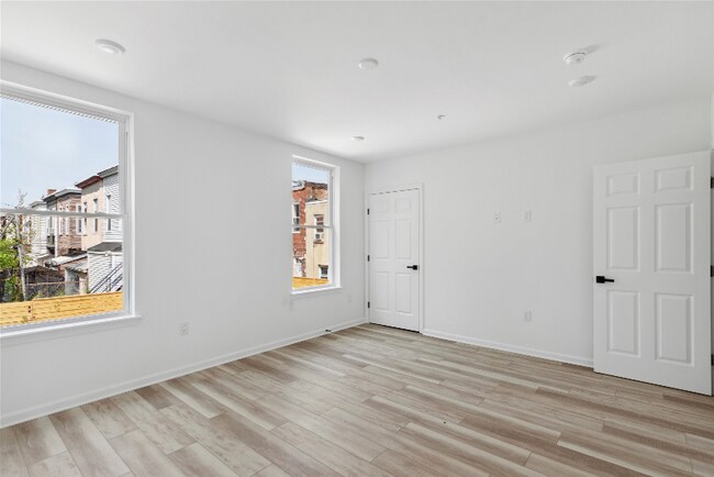 Building Photo - 890-892 N 42nd St