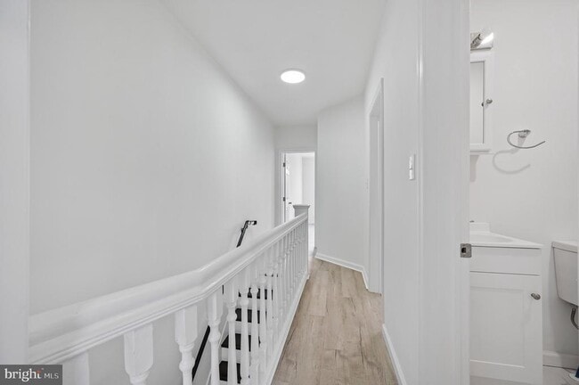 Building Photo - 462 E Cosgrove St
