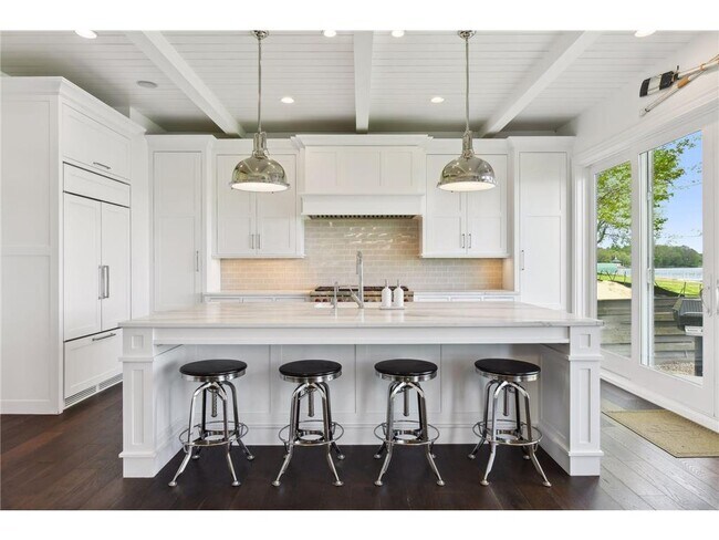 Building Photo - 3115 N Shore Dr