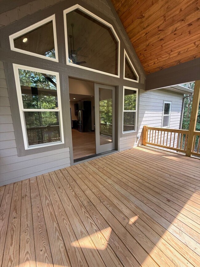 Building Photo - 325 River Mountain Rd