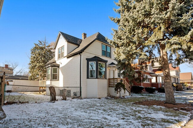 Building Photo - 1610 S 4th Ave