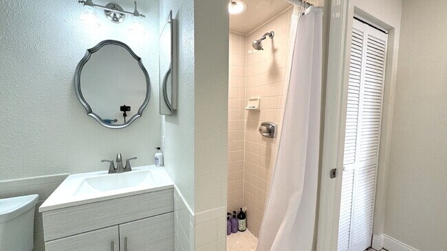 Building Photo - 910 Big Tree Rd