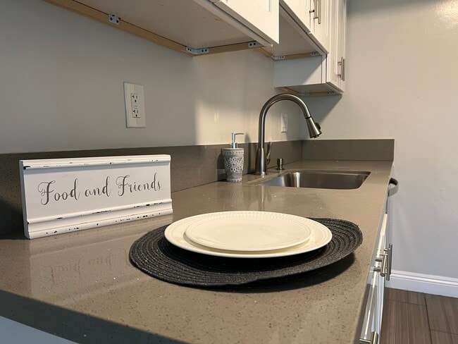 Building Photo - Beach West