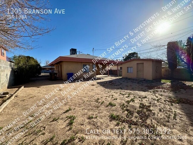 Building Photo - 3 Bedroom 2 Bathroom House