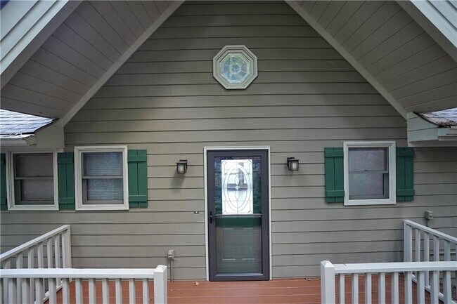 Building Photo - 127 Columbine Dr
